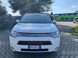 Bianco Usata 2014 Mitsubishi Outlander Intense SUV | 11.300 € (Buon prezzo)