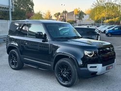 Nero Nuova 2025 Land Rover Defender SE Dynamic SUV | 67.999 € (Super prezzo)