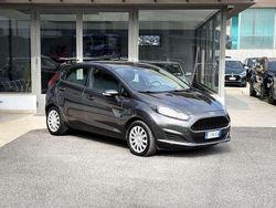 Grigio Usata 2017 Ford Fiesta Due volumi | 7700 € (Buon prezzo)