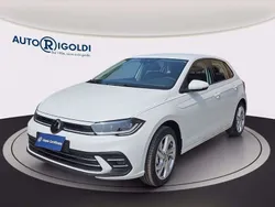 Pure white nero Nuova 2025 VW Polo R-line Plus Tre volumi | 23.900 € (Buon prezzo)
