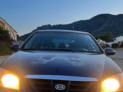 Blu Usata 2006 Kia Cerato Tre volumi | 1000 €
