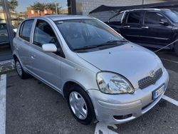 Argento Usata 2005 Toyota Yaris Tre volumi | 2950 € (Cara)