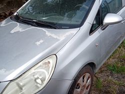Grigio Usata 2009 Opel Corsa Tre volumi | 800 €