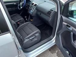 Grigio Usata 2010 VW Touran Monovolume | 6000 € (Buon prezzo)