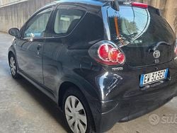 Nero Usata 2014 Toyota Aygo Due volumi | 4300 € (Buon prezzo)