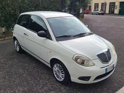 Bianco Usata 2011 Lancia Ypsilon Platinum Due volumi | 3399 € (Ottimo prezzo)