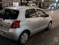 Usata 2007 Toyota Yaris Tre volumi | 2800 € (Ottimo prezzo)