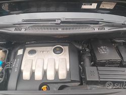 Nero Usata 2008 VW Touran Monovolume | 2900 € (Ottimo prezzo)