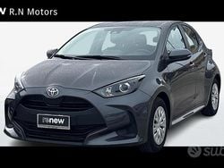 Grigio Usata 2022 Toyota Yaris Active Tre volumi | 13.900 € (Buon prezzo)