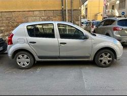 Grigio Usata 2012 Dacia Sandero Due volumi | 3900 € (Ottimo prezzo)
