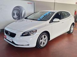 Bianco Usata 2017 Volvo V40 Kinetic Tre volumi | 10.900 € (Buon prezzo)
