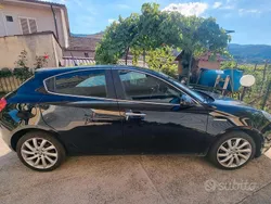 Usata 2016 Alfa Romeo Giulietta Due volumi | 7500 € (Buon prezzo)