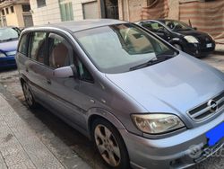 Grigio Usata 2004 Opel Zafira Monovolume | 1000 € (Buon prezzo)