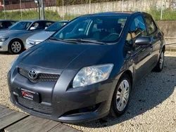 Usata 2009 Toyota Auris Tre volumi | 5200 € (Molto cara)
