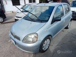 Grigio Usata 2000 Toyota Yaris Sol Tre volumi | 1100 € (Ottimo prezzo)