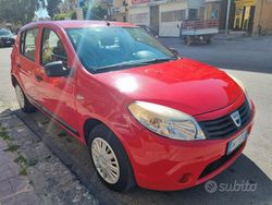 Rosso Usata 2009 Dacia Sandero Ambiance Tre volumi | 2800 € (Buon prezzo)