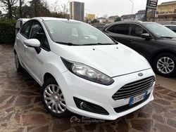 Bianco Usata 2015 Ford Fiesta Tre volumi | 6900 € (Buon prezzo)