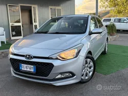 Grigio Usata 2016 Hyundai i20 Tre volumi | 8490 € (Buon prezzo)