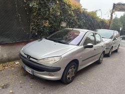 Argento Usata 2002 Peugeot 206 Tre volumi | 1500 € (Buon prezzo)