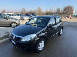 Nero Usata 2010 Dacia Sandero Tre volumi | 3800 € (Cara)