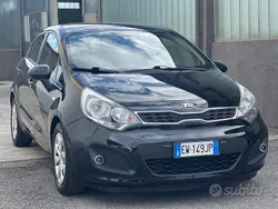 Nero Usata 2014 Kia Rio Tre volumi | 5800 € (Buon prezzo)