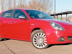 Rosso Usata 2011 Alfa Romeo Giulietta Tre volumi | 6400 € (Buon prezzo)
