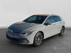 Grigio Usata 2022 VW Golf Style Tre volumi | 23.900 € (Buon prezzo)