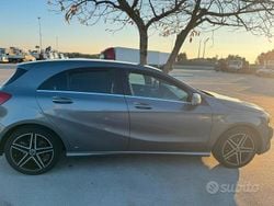 Grigio Usata 2015 Mercedes A180 AMG line Tre volumi | 12.500 € (Buon prezzo)
