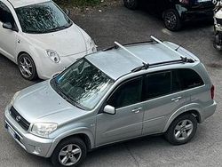 Usata 2005 Toyota RAV4 Tre volumi | 5500 € (Cara)