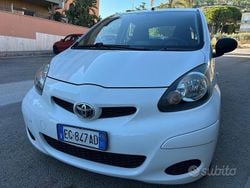 Bianco Usata 2010 Toyota Aygo Due volumi | 3990 € (Buon prezzo)