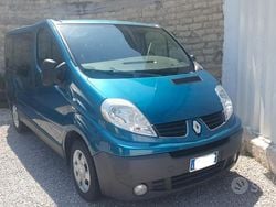 Blu Usata 2011 Renault Trafic Monovolume | 8000 € (Buon prezzo)
