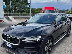 Nero Usata 2021 Volvo V60 CC Business Edition Station wagon | 24.400 € (Buon prezzo)