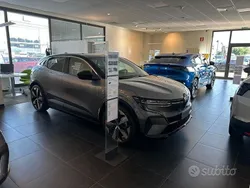 Grigio Nuova 2025 Renault Mégane Komfort Tre volumi | 31.500 € (Buon prezzo)