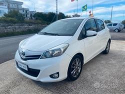 Bianco Usata 2014 Toyota Yaris Lounge Tre volumi | 6900 € (Buon prezzo)