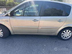Usata 2008 Renault Scénic II Monovolume | 2900 € (Cara)