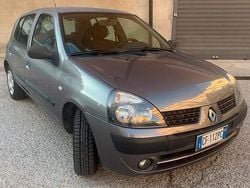 Grigio Usata 2004 Renault Clio II Due volumi | 1500 € (Ottimo prezzo)