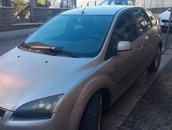 Grigio Usata 2005 Ford Focus Tre volumi | 2300 € (Buon prezzo)