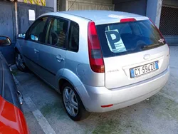 Usata 2004 Ford Fiesta Due volumi | 1500 € (Buon prezzo)