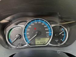 Blu Usata 2015 Toyota Yaris Hybrid Due volumi | 10.900 €