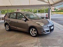 Grigio Usata 2010 Renault Scénic III Luxe Monovolume | 5500 € (Cara)