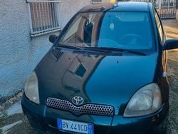 Usata 2001 Toyota Yaris Due volumi | 1500 € (Buon prezzo)