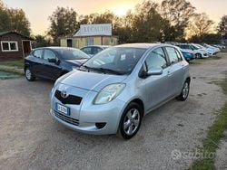 Argento Usata 2007 Toyota Yaris Tre volumi | 2250 € (Buon prezzo)