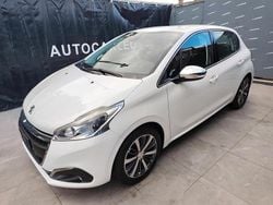 Bianco Usata 2016 Peugeot 208 Allure Due volumi | 7900 € (Buon prezzo)