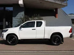Bianco Nuova 2024 Toyota HiLux Comfort Pick-up | 36.900 € (Cara)
