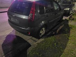 Blu Usata 2007 Ford Fiesta Tre volumi | 1800 € (Buon prezzo)