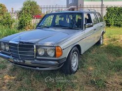 Gray Usata 1979 Mercedes 230 Station wagon | 23.500 €