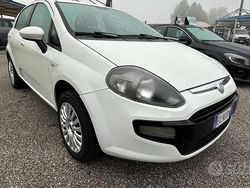 Bianco Usata 2011 Fiat Grande Punto Due volumi | 4490 € (Molto cara)