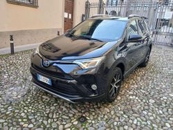Nero Usata 2016 Toyota RAV4 Hybrid Lounge SUV | 17.400 € (Buon prezzo)