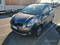 Grigio Usata 2008 Toyota Yaris Tre volumi | 3700 € (Buon prezzo)