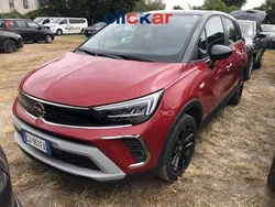 Rosso bordeaux con tetto nero Usata 2022 Opel Crossland Design & Tech SUV | 13.000 € (Buon prezzo)